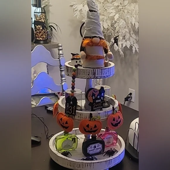 🤍🖤🩶Beautiful 3 Tiered Distressed Farmhouse Tray🩶🖤🤍 - Picture 4 of 6